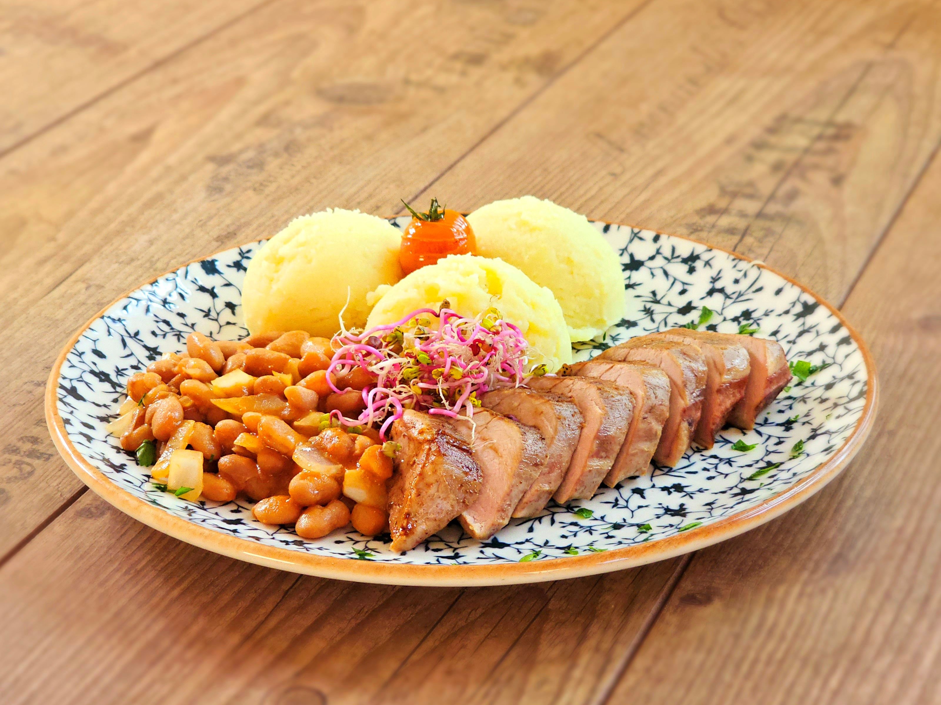 Szűzpecsenye babraguval és krumplipürével